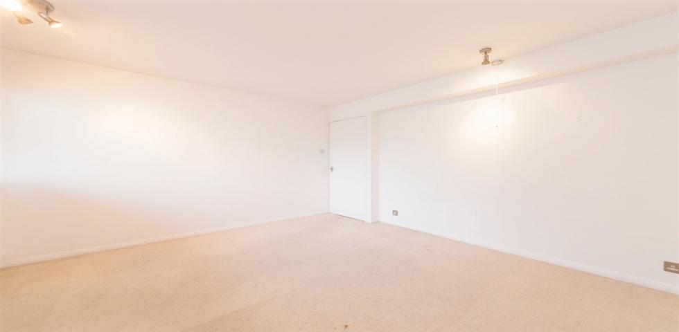 			NEW INSTRUCTION, 2 Bedroom, 1 bath, 1 reception Flat			 Clifton Gardens, LITTLE VENICE / WARWICK AVENUE